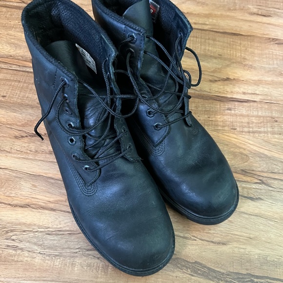 Timberland boots size 10.5. Worn a few times in snow conditions. - Picture 2 of 4